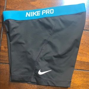 Nike Pro medium
